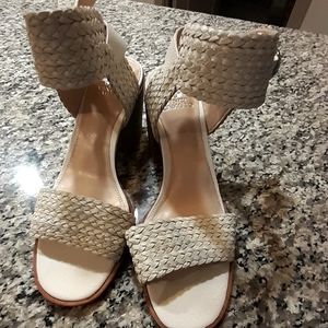 VINCE CAMUTO SANDAL
